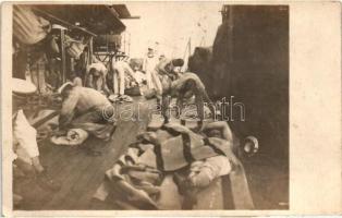 Osztrák magyar haditengerészek ébredés után a fedélzeten / K.u.K. Kriegsmarine, mariners waking up in the morning aboard. photo (EK)