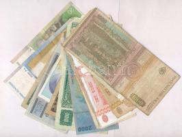 30db-os vegyes külföldi bankjegy tétel, közte Amerikai Egyesült Államok, Románia, Szlovákia, Szovjet...