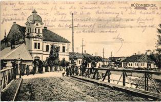 Rózsahegy, Ruzomberok; utcakép híddal / street view, bridge
