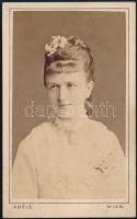 Prandau-Hilleprand Stefánia (1832-1914), Mailáth György országbíró, főrendiházi elnök felesége, keményhátú fotó, Adele bécsi műterméből, hátulján feliratozva, 10,5×6,5 cm