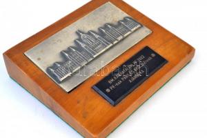 ~1970-1980. A magyar Parlamentet ábrázoló fém plakett fa talpon, "BM. KARHATALOM - PK-nak PÁRT ...