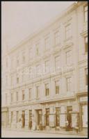 Vienna, Wien; Strassenbild, Trodlerei / street view with shop of Franz Antensteiner, photo