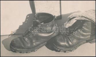 cca 1933 Turista csendélet, jelzés nélküli vintage fotó Seiden Gusztáv hagyatékából, 13,5x22,5 cm