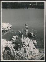 cca 1938 Dr. Csörgeő Tibor (1896-1968) hagyatékából 2 db vintage fotó, az egyik pecséttel jelzett, 1...