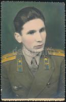 cca 1950 Kézzel színezett katonafotók Hajdú János csongrádi fényképész hagyatékából, jelzés nélküli vintage fotók, 9x14 cm