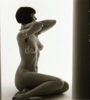 cca 1968 Műtermi akt tanulmányok, 5 db vintage negatív, 6x6 cm és 6x7 cm