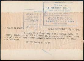 1934 Indiában készült 3 db vintage sajtófotó, angol nyelven feliratozva, 13x18 cm / 3 photos from In...