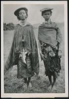 1936 Afrikában készült 2 db vintage sajtófotó, angol nyelven feliratozva, 18x13 cm / 2 photos from Africa, press photos, 18x13 cm