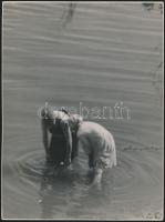 cca 1935 Gaál Margit hagyatékából 2 db jelzés nélküli vintage fotóművészeti alkotás, 23,5x17,5 cm