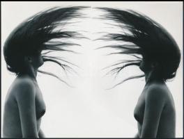 cca 1985 Menesdorfer Lajos (1941-2005) hagyatékából 2 db vintage fotóművészeti alkotás, az egyik pec...