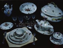 cca 1955 Herendi Porcelángyár termékei, Kotnyek Antal (1921-1990) fotóriporter hagyatékából 12 db vi...