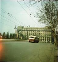 Trolibuszok tétele, 2 db vintage negatív (6x6 cm) + hozzáadva 4 db modern képeslapot trolibusz motívummal