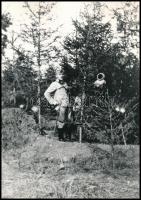 Az I. világháború hadszíntereiről, hadba vonuló budapesti katonákról készített fotók későbbi nagyítá...