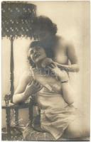 3 db régi erotikus képeslap / 3 pre-1945 erotic postcards, Corona 107. & 112.