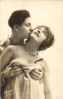3 db régi erotikus képeslap / 3 pre-1945 erotic postcards, Corona 107. & 112