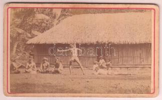 cca 1868 Tahiti, G. Spitz(1845-1898) vintage fotója a bennszülöttekről, vizitkártya méretben, 6x10,5 cm / G. Spitz(1845-1898): Tahiti, vintage photo, 6x10,5 cm