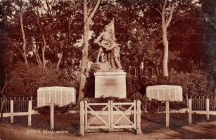 17 db régi városképes lap országzászlóval, Hősök szobrával, emlékmű / 17 pre-1945 town-view postcard...