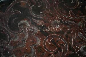 Nagyméretű réz füles tálca, gazdagon díszített spiáter peremmel ( egy helyen hiányos), gravírozott m...