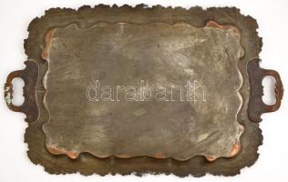 Nagyméretű réz füles tálca, gazdagon díszített spiáter peremmel ( egy helyen hiányos), gravírozott m...