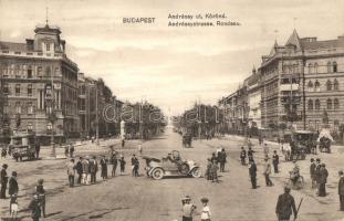 Budapest VI. Andrássy út, Körönd, automobil, lóvasút Szarvas szappan reklámmal, kerékpár. Glass és Tuschner kiadása