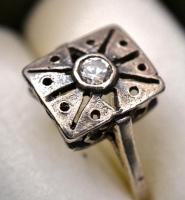 100 db-os ezüst ( Ag.) gyűrű gyűjtemény, különféle ásványokkal és szintetikus kövekkel, több jelzett...