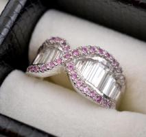 100 db-os ezüst ( Ag.) gyűrű gyűjtemény, különféle ásványokkal és szintetikus kövekkel, több jelzett...