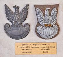 Lengyelország ~1960-1970. Sapkajelvények két bemutató lapon, nagyalakú bordó, csatos tartóban. A szá...