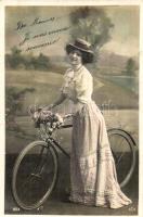 Lady with bicycle (fa)