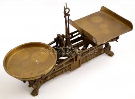 Antik jelzett öntött vas mérleg, réz serpenyőkkel, 30×48 cm