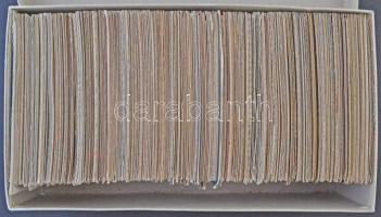 Kb. 830 db MODERN alkalmi üdvözlőlap, vegyes tétel; sok karácsonyi, újévi, húsvéti. vegyes minőség, ...