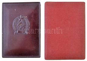 1956. "Szakma Kiváló Dolgozója" zománcozott fém kitüntetés, Rákosi-címeres eredeti tokban,...