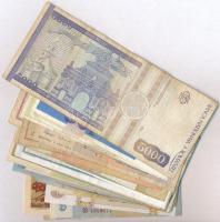 Vegyes: 35db-os bankjegy tétel, közte jugoszláv, szlovén, olasz és román bankjegyek T:I,III
Mixed: ...