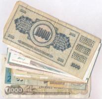 Vegyes: 25db-os bankjegy tétel, közte jugoszláv, szlovén, olasz bankjegyek, közte egy Mavrodi bankje...