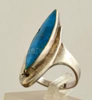 Ezüst (Ag.) gyűrű kék zománccal, apró hibával, jelzett, méret:56, bruttó:7 g