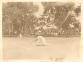 Ungvár, Uzhorod; teniszpálya, teniszezők / tennis court, tennis players. photo (vágott / cut)