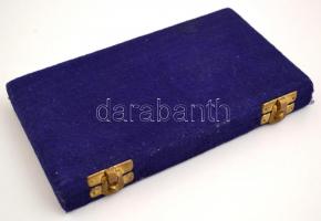 Indiai kézi mérleg, réz, hiányos, plüss dobozban, 19×11 cm