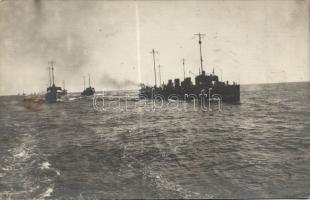 1915 10db haditengerészeti fotó képeslap+1 fénykép / Austro Hungarian navy, 10 photo postcards+1 pho...