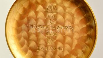 cca 1950 IWC Schaffhausen 18K arany karóra. Szép, működő  állapotban, jelzett tokkal és szerkezettel...
