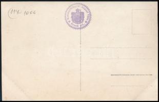 Szánkózó kisgyerek, fotó, Alexander Tőke műterméből, hátulján pecséttel jelzett, 9×14 cm