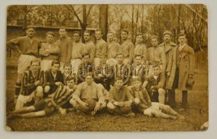 cca 1910 Ismeretlen focicsapatot ábrázoló fotólap.
