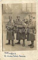 1917 Bécs, katonák puskával / WWI K.u.K. military, soldiers with guns in Vienna (Wien), photo  (fa)