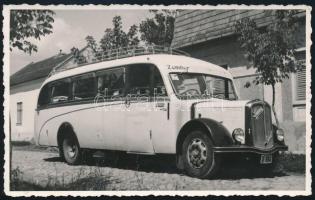 cca 1936 Zombor, postai szállító busz fényképe. 14x9 cm