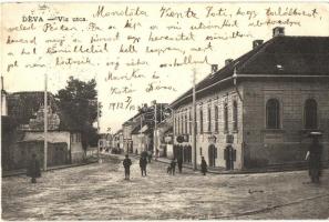 Déva, Víz utca, üzletek / street view with shops