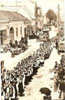 Csíkszereda, Mercurea Ciuc; Shell benzin garázs, Testelbaum zsidó étterme, felvonulás, Aladics Zoltán mérnök felvétele / gas oil garage, Jewish restaurant, procession, photo (EK)