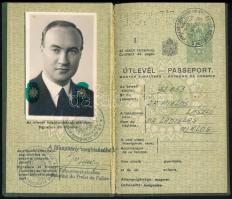 1937-1939 Orvos, egyetemi tanársegéd fényképes útlevele, csehszlovák, jugoszláv, és olasz bejegyzésekkel, okmánybélyegekkel, pecsétekkel.