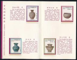 Régi agyagedények sor emléklapban Old clay pots set in memorial sheet