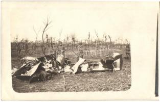 1918 Leesett olasz repülőgép maradványai / WWI K.u.K. military, Italian aircraft wreck, photo (EK)