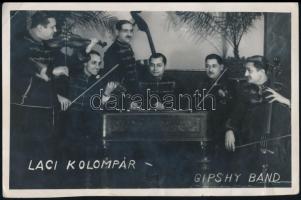 1936 Kolompár Laci Gipshy Band, fotó, a hátoldalon a zenekar tagjainak aláírásával, 12x18 cm.