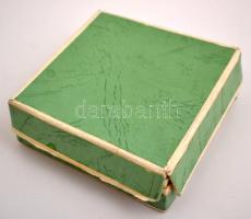 Borostyánszínű mandzsettagomb pár és nyakkendőtű, saját dobozukban