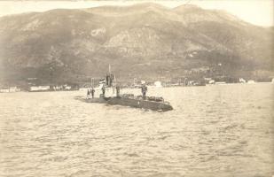 Német U-15 tengeralattjáró osztrák-magyar K.u.K. zászló alatt / K.u.K. Kriegsmarine, SM U-15 German submarine under the flag of the Austro-Hungarian Navy. photo